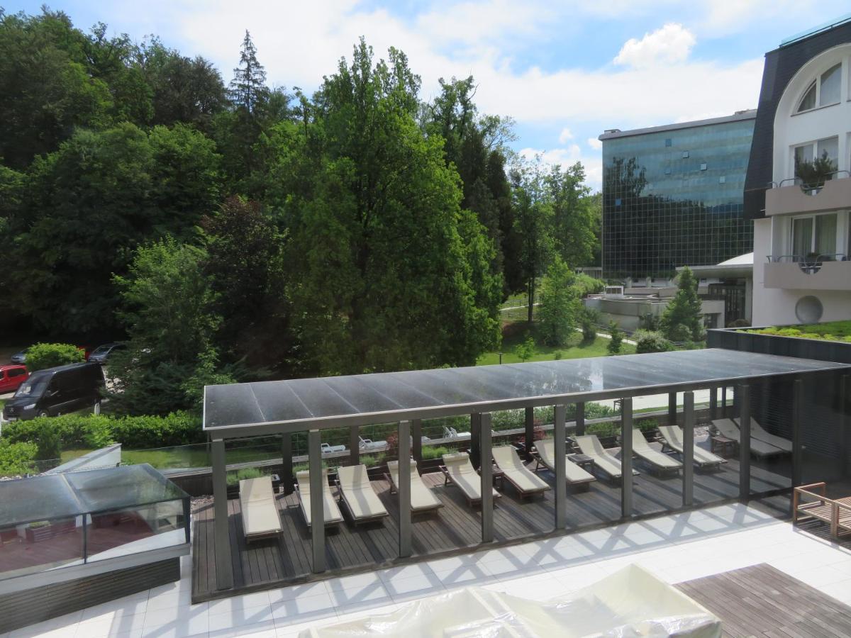 Peony Apartment โรกัชกา สลาทินา ภายนอก รูปภาพ